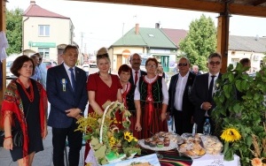 Regionalne potrawy na dożynkach powiatowych w Rakowie (6)