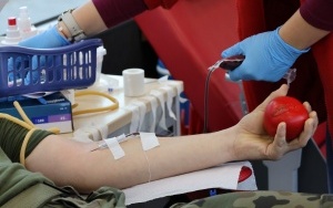 Akcja honorowego krwiodawstwa przed starostwem (3)