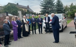 Nowy samochód dla podopiecznych Domu Seniora w Pierzchnicy  (3)