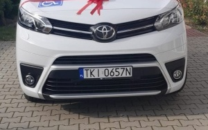 Nowy samochód dla podopiecznych Domu Seniora w Pierzchnicy  (4)