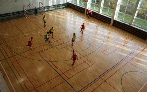  III Powiatowy Turniej Halowej Piłki Nożnej o Puchar Starosty Kieleckiego  (2)
