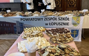 Słodkie wypieki uczniów PZS w Łopusznie (1)