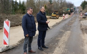 Dobre tempo prac na przebudowie drogi powiatowej w Masłowie Drugim i Dąbrowie (4)