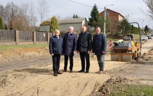 Dobre tempo prac na przebudowie drogi powiatowej w Masłowie Drugim i Dąbrowie (11)
