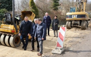 Dobre tempo prac na przebudowie drogi powiatowej w Masłowie Drugim i Dąbrowie (1)