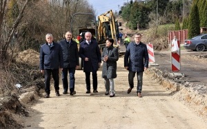 Dobre tempo prac na przebudowie drogi powiatowej w Masłowie Drugim i Dąbrowie (2)