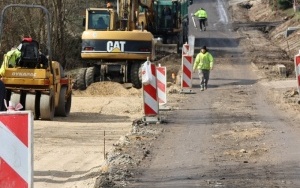 Dobre tempo prac na przebudowie drogi powiatowej w Masłowie Drugim i Dąbrowie (4)