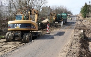 Dobre tempo prac na przebudowie drogi powiatowej w Masłowie Drugim i Dąbrowie (5)