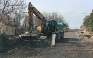 Dobre tempo prac na przebudowie drogi powiatowej w Masłowie Drugim i Dąbrowie (9)