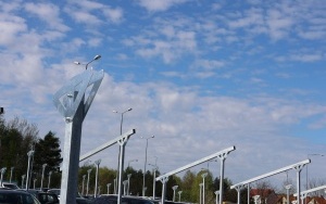 Wiaty fotowoltaiczne staną na parkingu kieleckiego starostwa (2)
