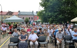 Zabawa taneczna w Chmielniku (13)