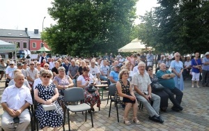 Zabawa taneczna w Chmielniku (13)