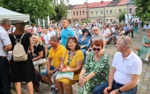 Zabawa taneczna w Chmielniku (16)