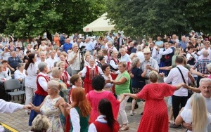 Zabawa taneczna w Chmielniku (6)