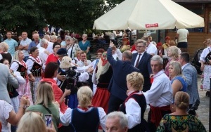 Zabawa taneczna w Chmielniku (13)