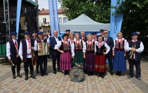 Artyści ludowi - XXIV Powiatowy Przegląd Zespołów Ludowych i Solistów w Chmielniku (17)