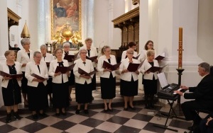 XVII Powiatowy Przegląd Zespołó Chóralnych na Świętym Krzyżu (14)