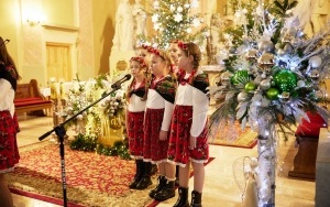 Koncert laureatów Powiatowego Przeglądu Kolęd i Pastorałek w Łopusznie (7)