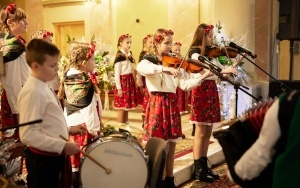 Koncert laureatów Powiatowego Przeglądu Kolęd i Pastorałek w Łopusznie (8)