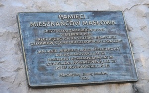 Odsłonięcia pomnika w Masłowie Drugim upamiętniającego ofiary zbrodni hitlerowskich Niemiec  (8)