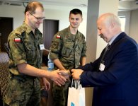 Wizyta oficerów Wojska Polskiego w kieleckim starostwie 