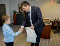 Spotkanie starosty Michała Godowskiego z 7- letnim Jakubem Bielawskim